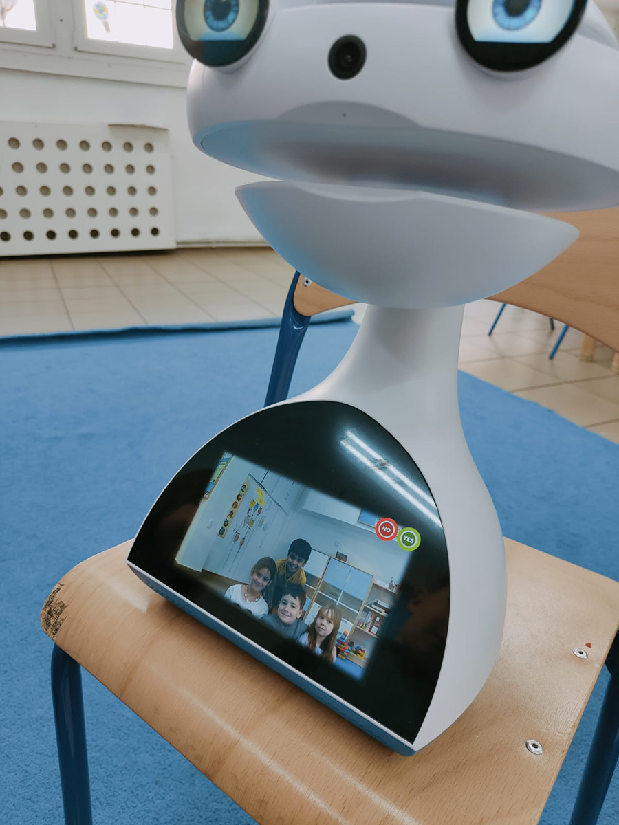 Robot edukacyjny do nauki języka angielskiego