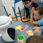 Robot edukacyjny do nauki języka angielskiego