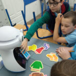 Robot edukacyjny do nauki języka angielskiego