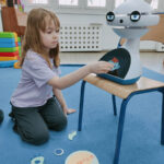 Robot edukacyjny do nauki języka angielskiego