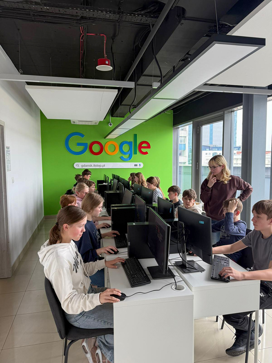 Klasa 6 w technologicznej przyszłości – i to po angielsku